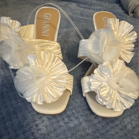 Gianni Bini Shoes - Gianni Bini White Summer Heels